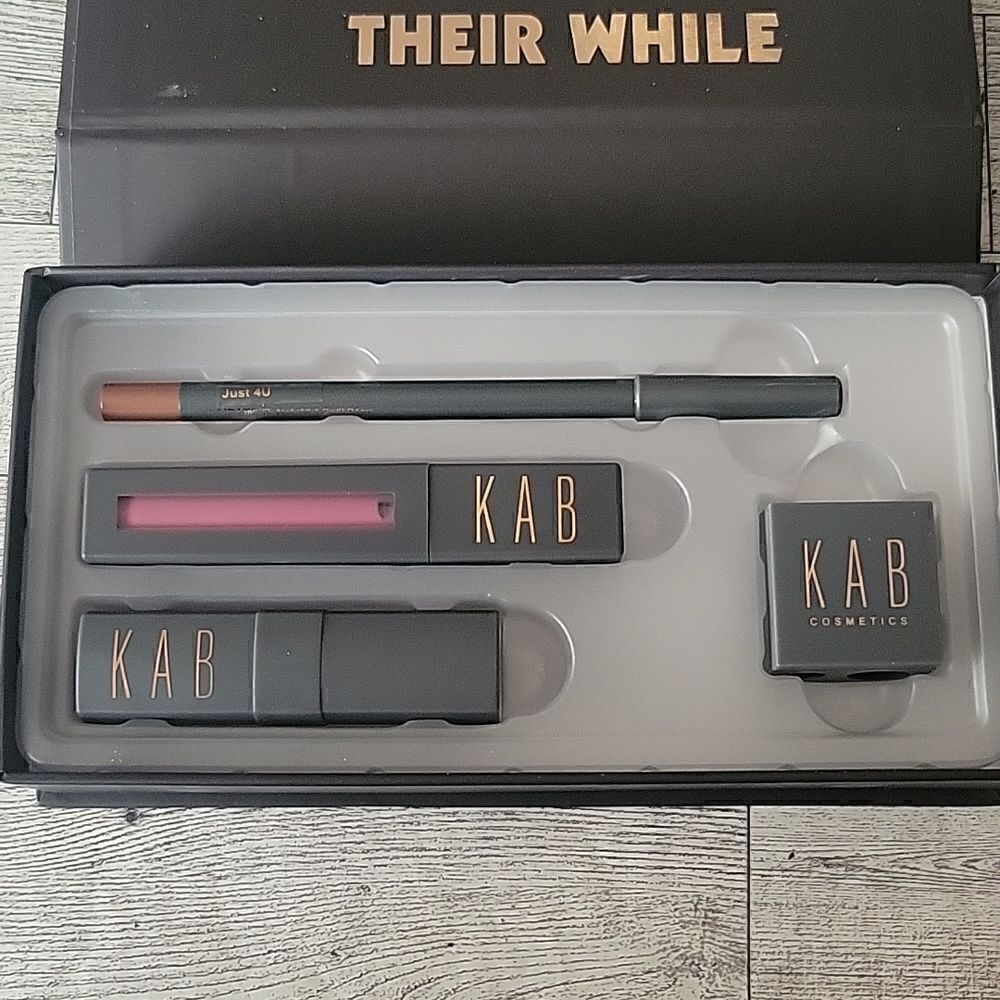 KAB Cosmetics Lip Kit Just 4 U - Picture 3 of 8